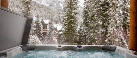 مغطس سبا خارجي