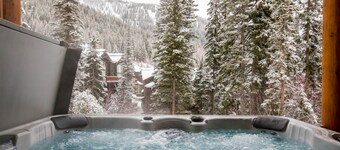 Ski-in/Ski-out Chalet with Big Mountain Views and Hot Tub!