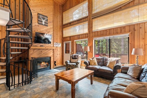 Home with Indoor/Outdoor Pool and Hot Tub Access!