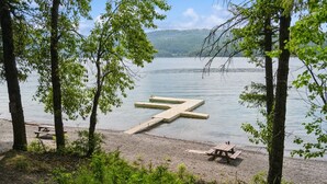 A lakeside picnic area with a wooden dock and picnic tables. - 15 Mins to Downtown w/ Shared Hot Tub (Whitefish)