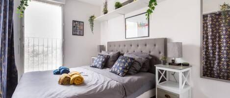 3 間睡房、可攜式嬰兒床、免費 Wi-Fi、床單