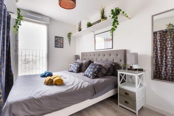 3 quartos, berço de viagem, Wi-Fi de cortesia, roupa de cama