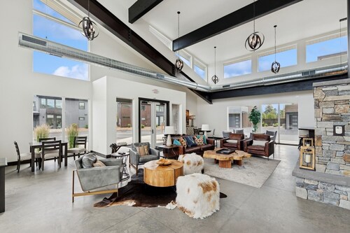 Balcony with Big Mtn Views | Dogs Allowed