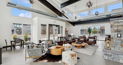 Balcony with Big Mtn Views | Dogs Allowed