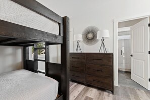 2 dormitorios, tabla de planchar con plancha, wifi gratis y ropa de cama