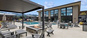 Winter Availability! Pet-Friendly Quarry Unit! Communal Pool, Hot Tub, and Gym!