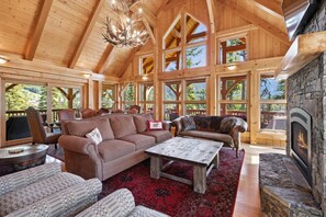 Smart TV, fireplace - Book a Holiday Stay! Ski-in/Ski-out Big Mountain Home! Hot Tub and Sauna! (Whitefish)