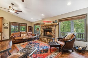 Smart-tv en een open haard