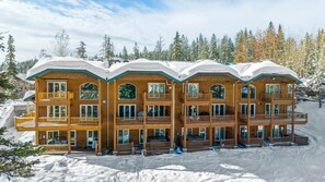 Exterior - Spend Holidays in Whitefish! Ski-in Ski-out townhome with private hot tub! (Whitefish)