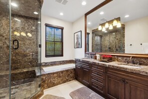 Een haardroger, handdoeken