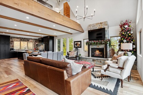 Hot Tub! Next to the NEW HIGH-SPEED 6 PACK Chairlift!