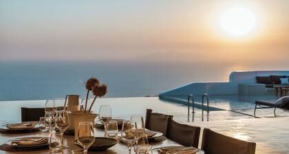 Luxury Villa in Imerovigli. 9 Bedrooms, accommodates 18 guests. Offers privacy.