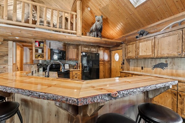 Fridge, microwave, oven, stovetop - Book a Holiday Stay! Montana Log Cabin! Easy Access to Downtown Whitefish! (Whitefish)