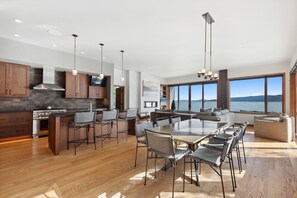 Dining - Lake House, less than a Mile from Downtown Bigfork! (Bigfork)