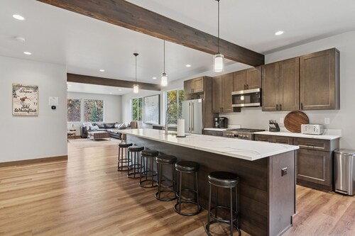 Big Mountain Ski-in Ski-out Townhome off Chair 9! Hot tub!