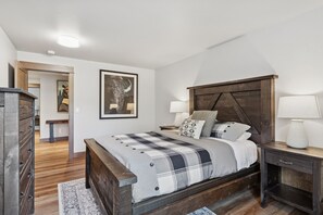 4 室のベッドルーム、アイロン / アイロン台、WiFi (無料)、ベッドシーツ