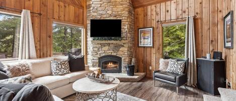 Televisio, takka, pöytäjalkapallopöytä