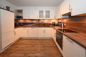 Fridge, microwave, oven, stovetop - Herzlich Willkommen in der Wohnung "diekleev"! (Büsum)