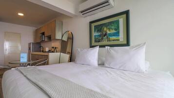 1 bedroom, bed sheets