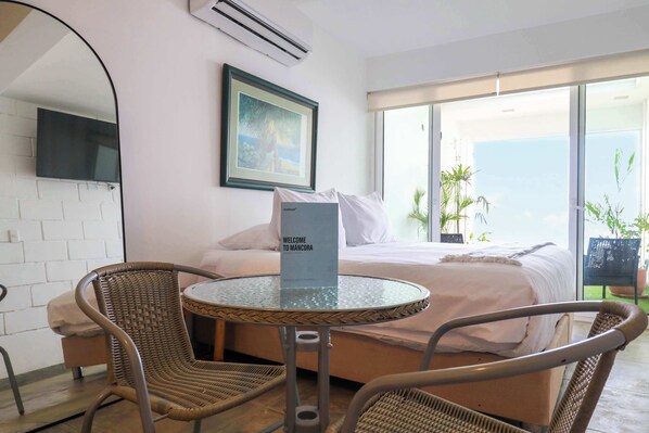 1 bedroom, bed sheets