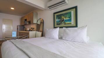 1 bedroom, bed sheets