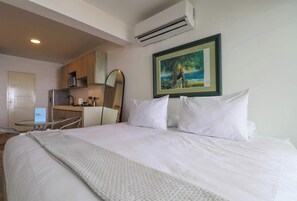 1 bedroom, bed sheets
