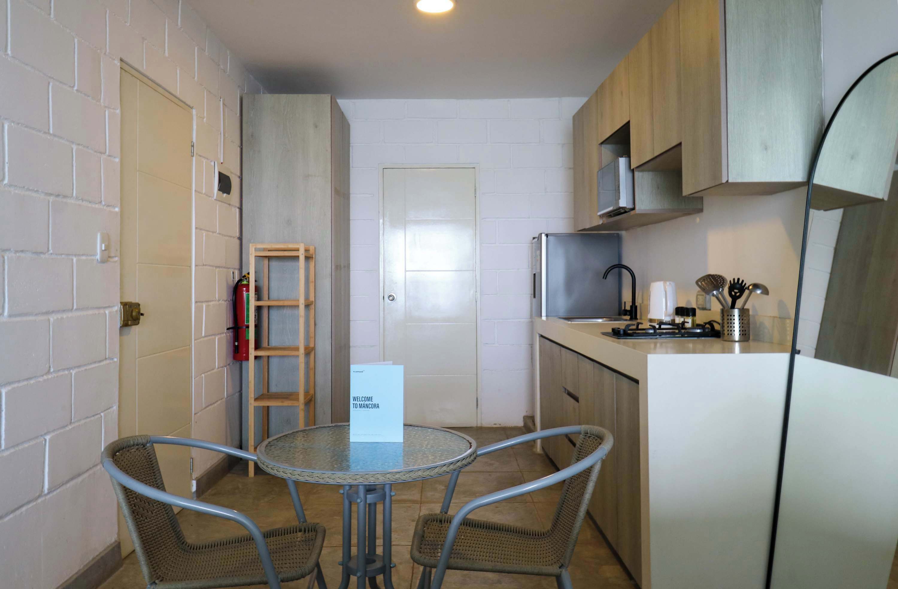 Kühlschrank, Mikrowelle, Herdplatte, Toaster