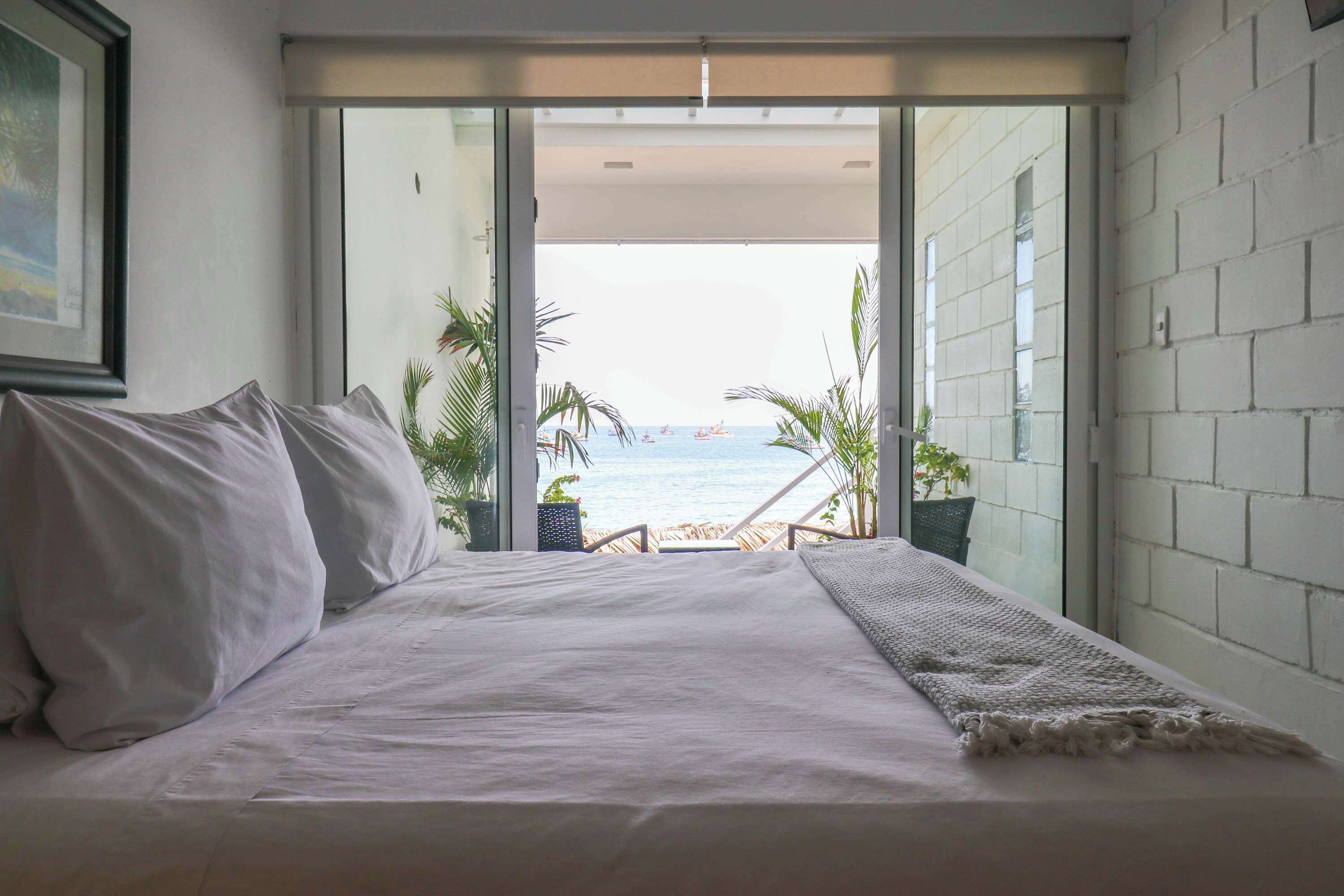 1 bedroom, bed sheets