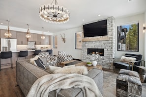 Smart TV, fireplace