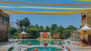 Outdoor pool, pool loungers