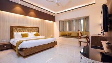 Premium bedding, minibar, desk, blackout curtains