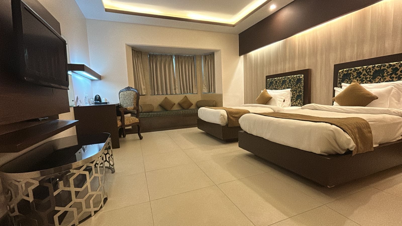 Superior Twin Room | Premium bedding, minibar, desk, blackout drapes