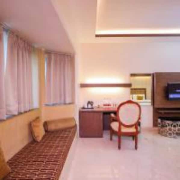 Superior Room | 1 bedroom, premium bedding, minibar, desk