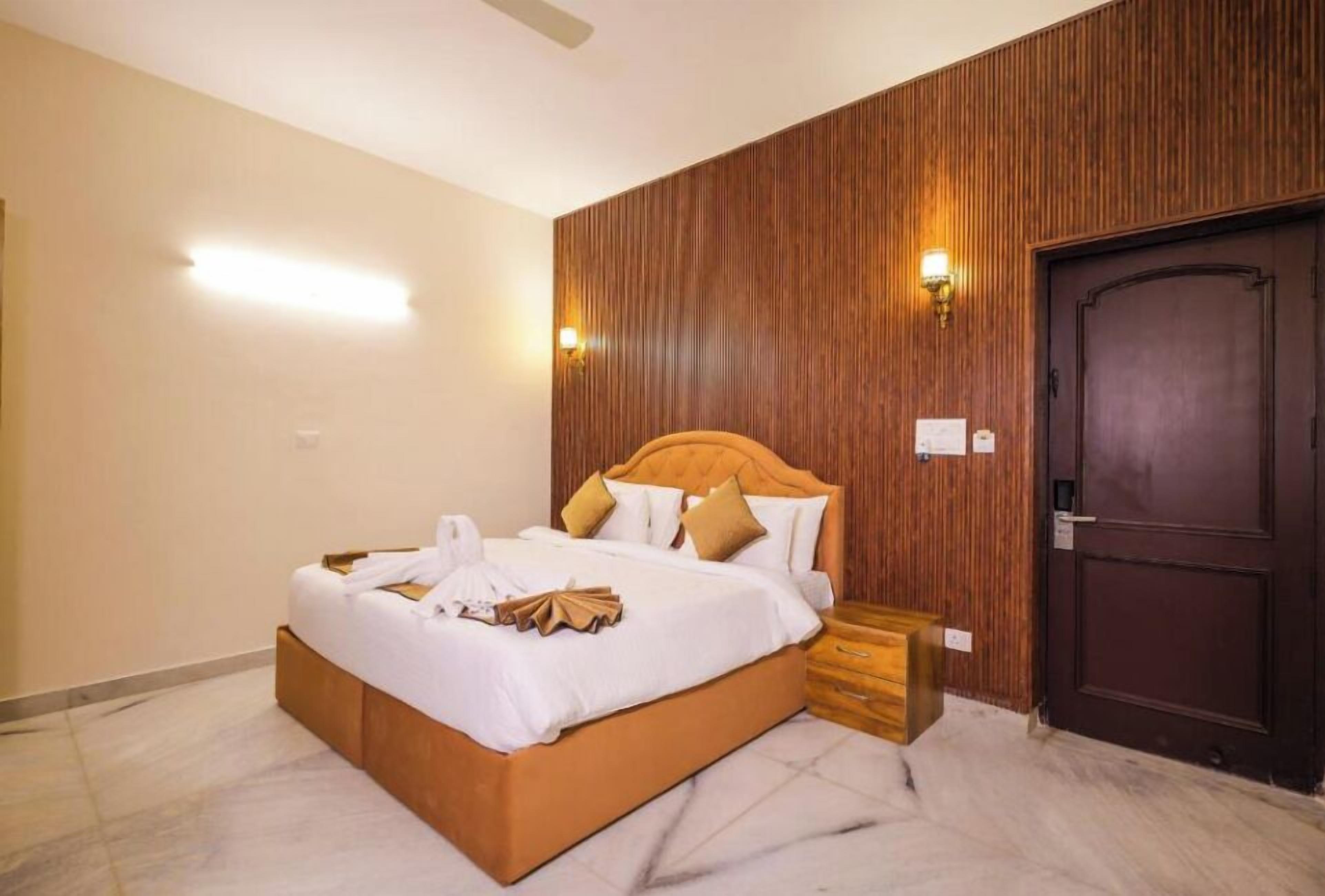 Habitación estándar | Ropa de cama de alta calidad, minibar, escritorio y cortinas opacas