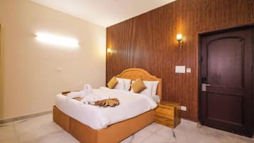 Standard Room | 1 bedroom, premium bedding, minibar, desk