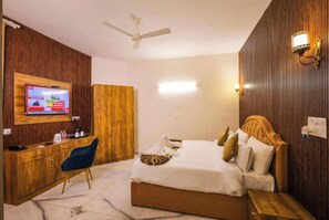 Standard Room | 1 bedroom, premium bedding, minibar, desk