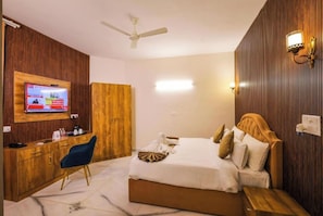 Standard Room | 1 bedroom, premium bedding, minibar, desk