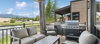 Book A Festive Stay! Brand New Condo Next to Downtown, with Private Hot Tub!