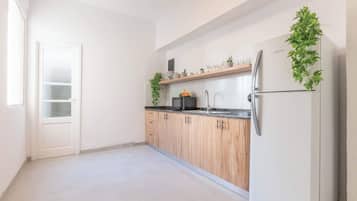 Microwave, coffee/tea maker, toaster, cookware/dishes/utensils