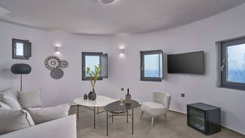 Deluxe Windmill Hot Tub Sea View | Living area | 30-cm Smart TV with digital channels, Netflix, streaming services