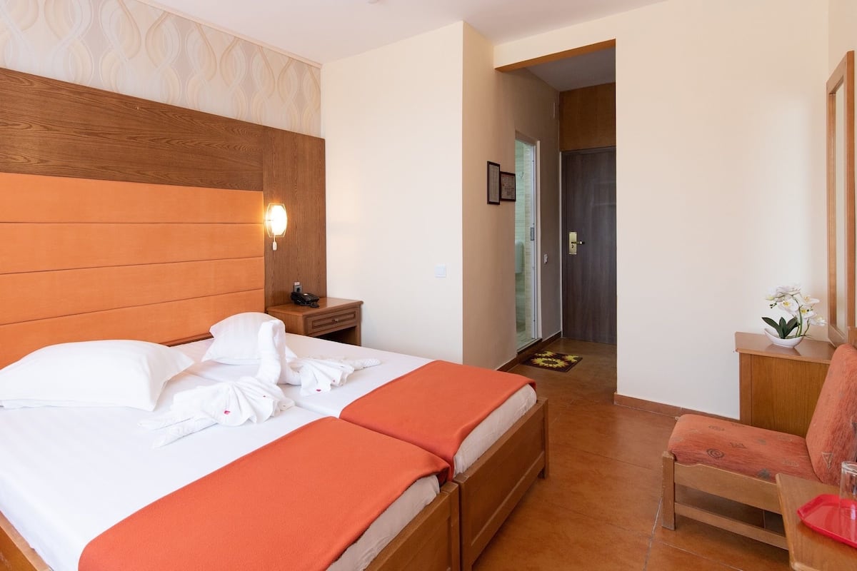 Quarto duplo standard, vista para o jardim | 1 quarto, Wi-Fi de cortesia, roupa de cama