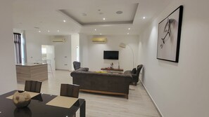 Flat-screen TV - Acasia Luxury Homes Cantonment (Accra)