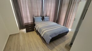 2 chambres, rideaux d’obscurcissement, fer et planche à repasser