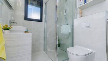 Appartamento (A1) | Bagno | Doccia, asciugamani