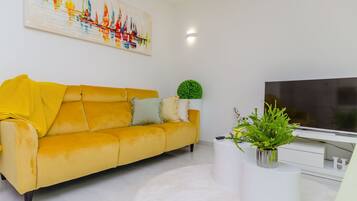 Apartment (A1) | Living room | TV