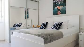 Apartment (A1) | 2 bedrooms, in-room safe, iron/ironing board, free WiFi