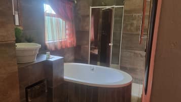 Bañera y ducha independientes, cabezal de ducha tipo lluvia