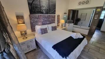 Kamar Mewah | Selimut bulu angsa, minibar, dan brankas