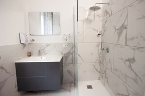 Exclusive Room, Courtyard View | Bathroom | Shower, hair dryer, bidet, towels - rozzano affittacamere (Rozzano)
