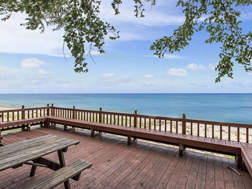 Beachfront 4 Bd Steps From Cedar Point w Private Beach